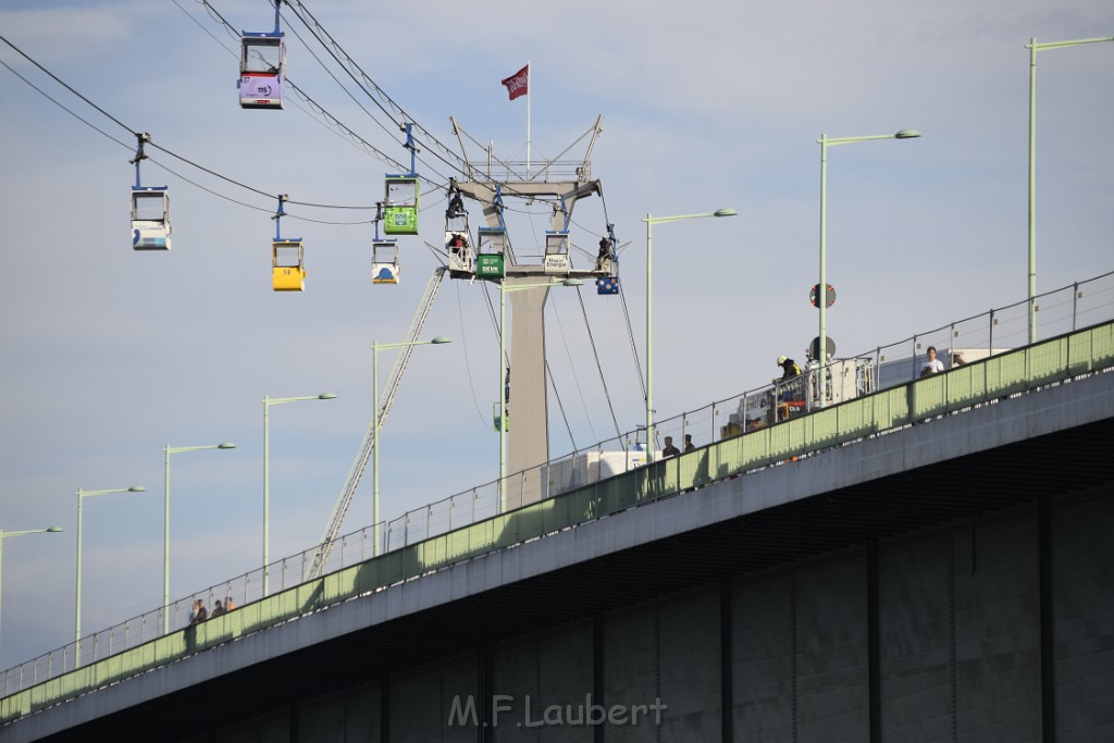 Koelner Seilbahn Gondel blieb haengen Koeln Linksrheinisch P612.JPG - Miklos Laubert